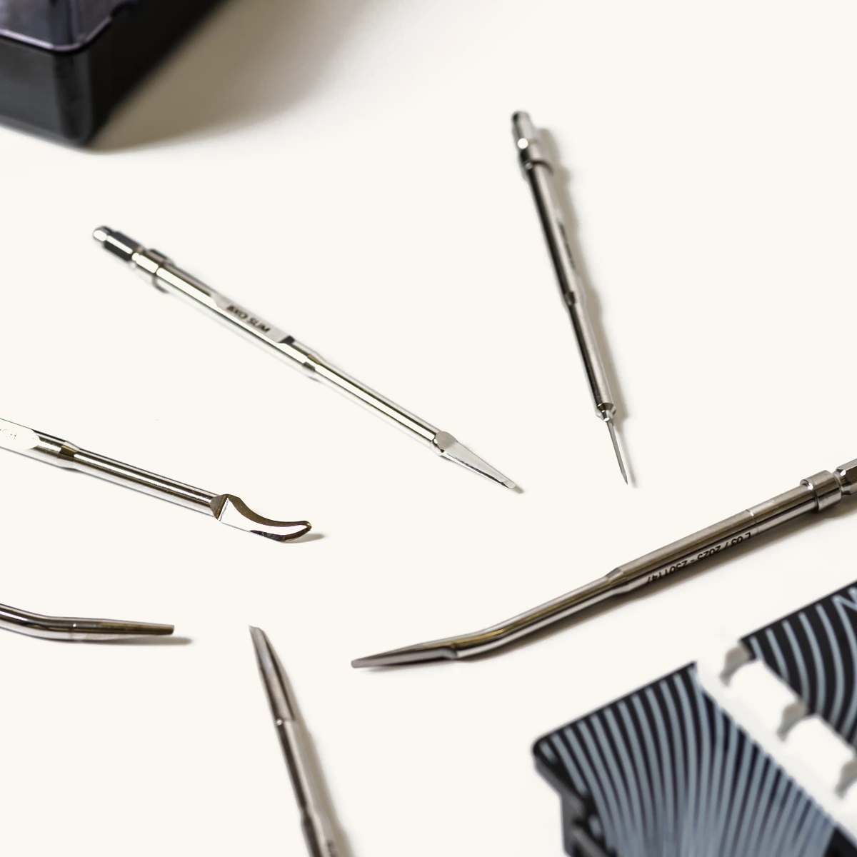 BLEXO kit — eight magnetodynamic extractors (Pathfinder + AngleFit) on the workbench