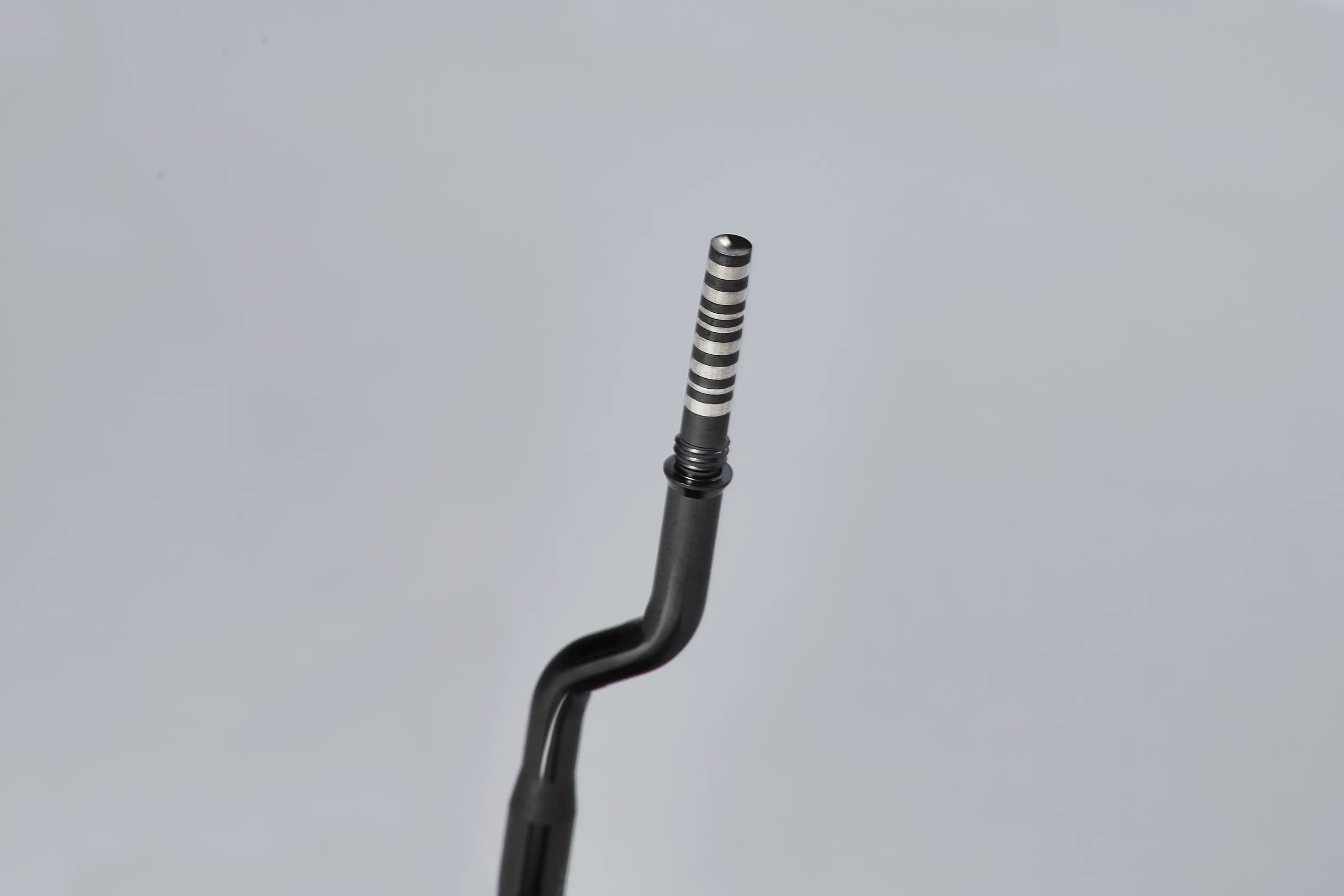 Dettaglio punta inserto Elevate con bande millimetriche serigrafate