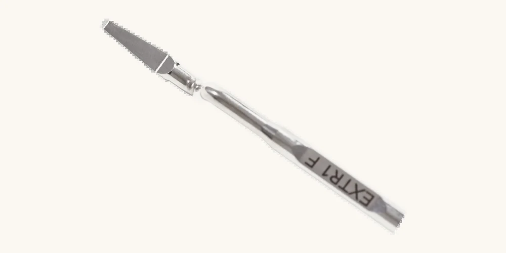 Extractor 1 — slim profile for first periotomy